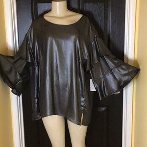 Beautiful glittery silver and black blouse size 20